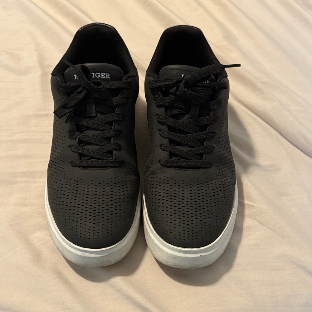 Tommy Hilfiger sneakers shoes. Size 13